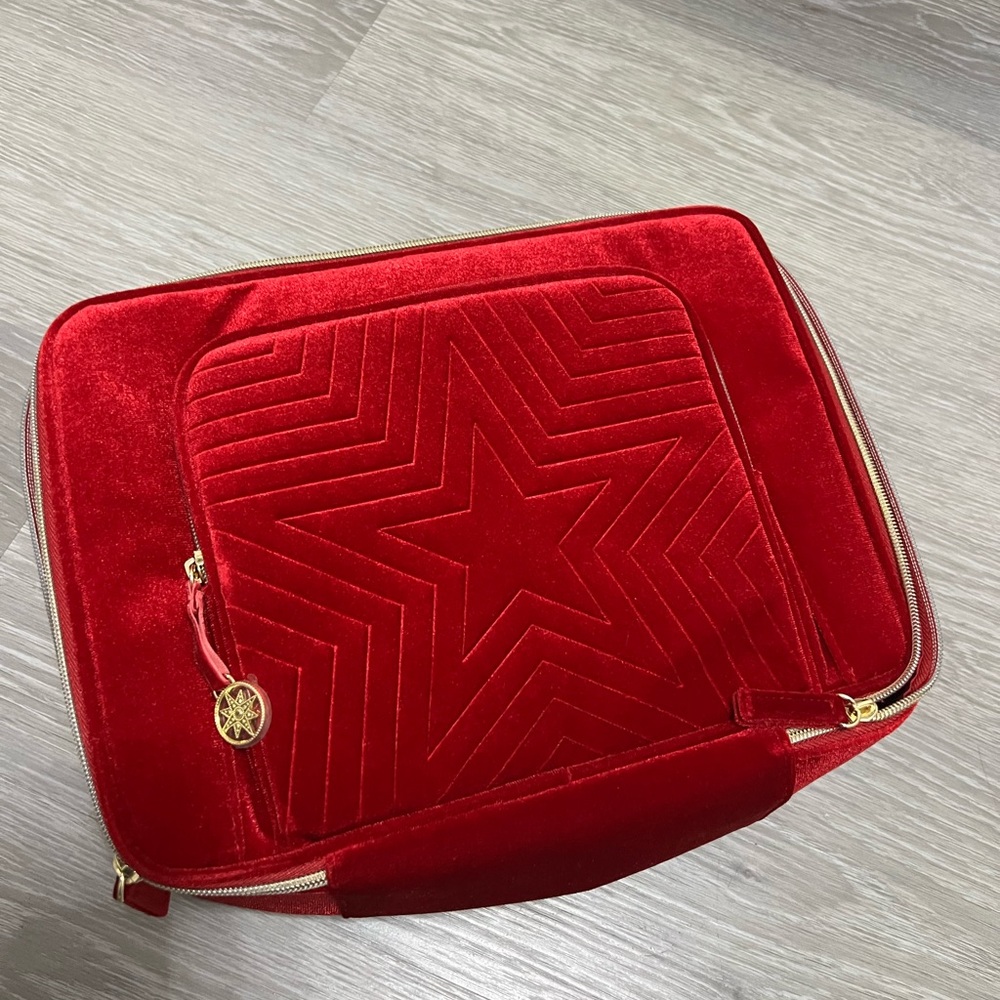 Estée Lauder make up bag storage